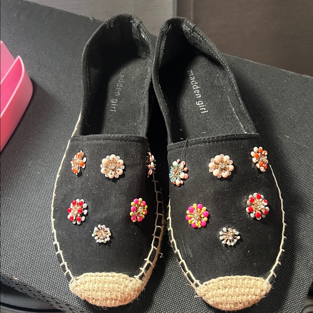 Madden Girl Black Floral Beaded Espadrilles flats Size 8